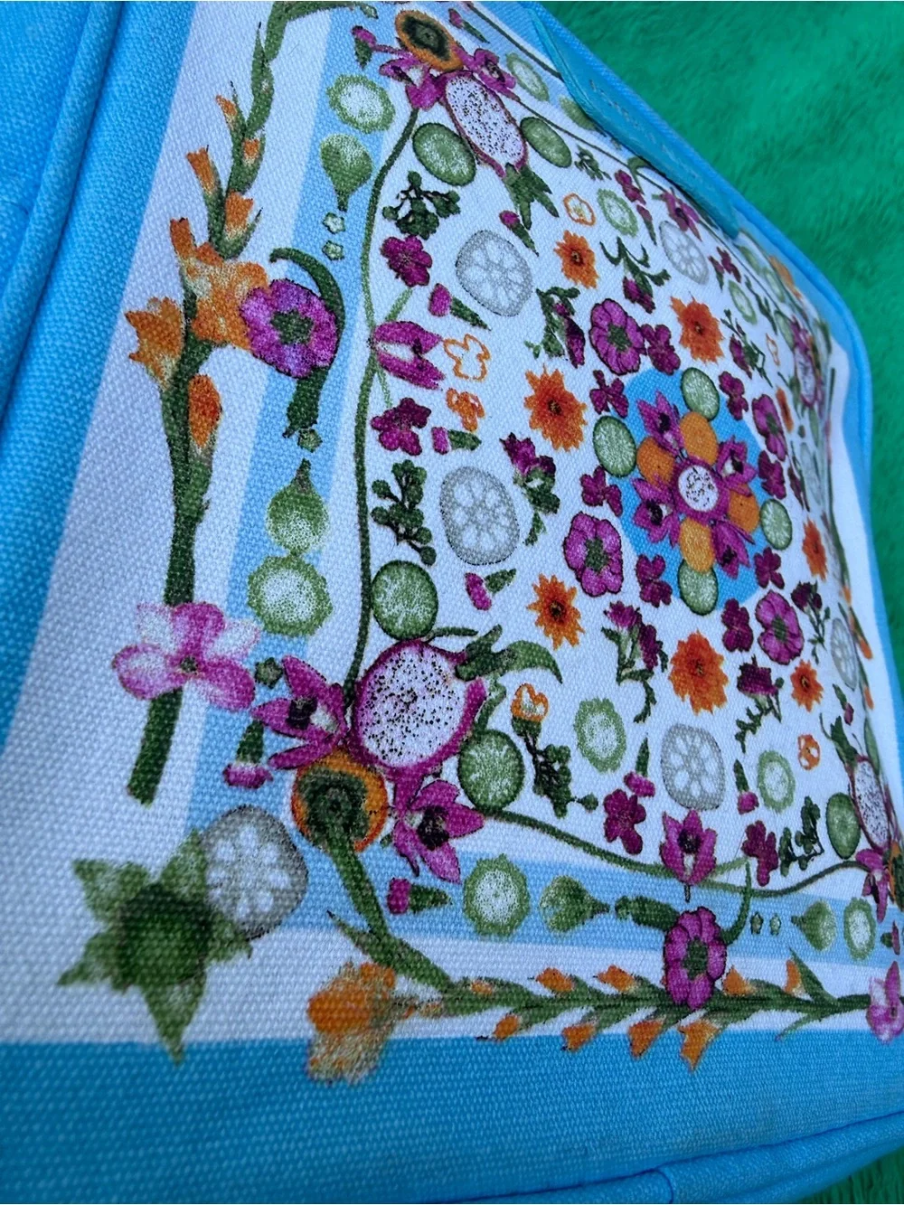 Estee Lauder-Retro style floral cosmetic bag 7”x7”